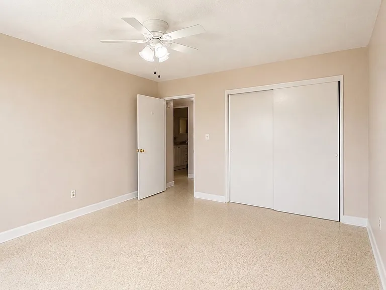 1675 De Leon St — Photo 11