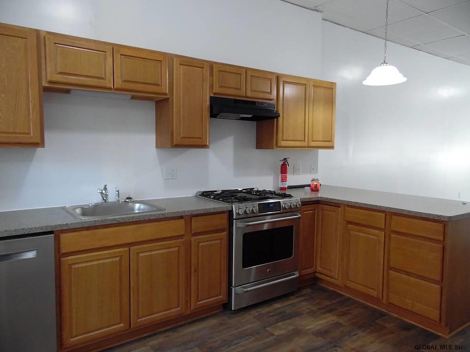 1st image of 104 Park Ave