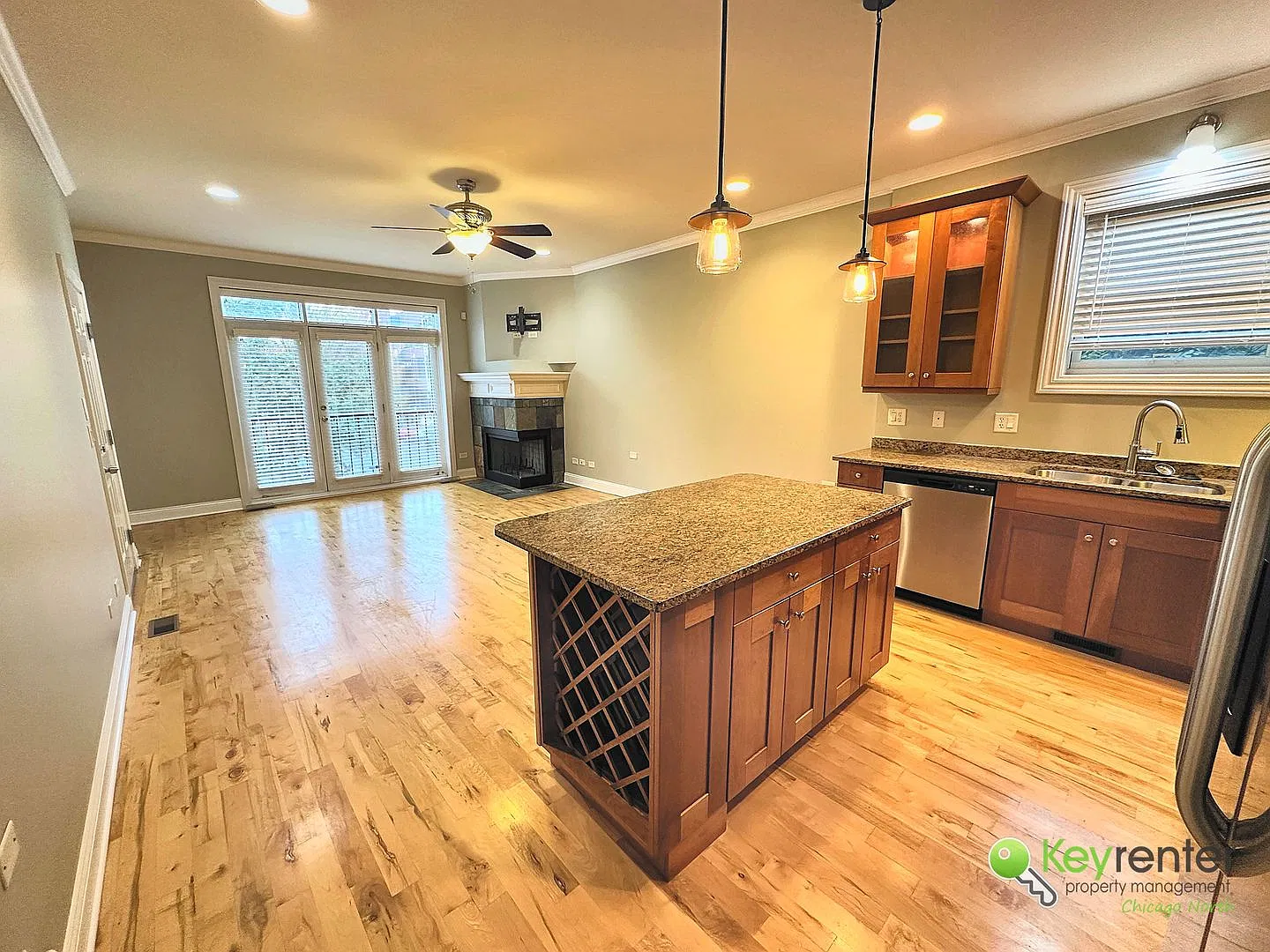 Stunning 2 Bed, 2 Bath Condo with Garage Parking & Private Outdoor Space in Rogers Park! — Photo 2
