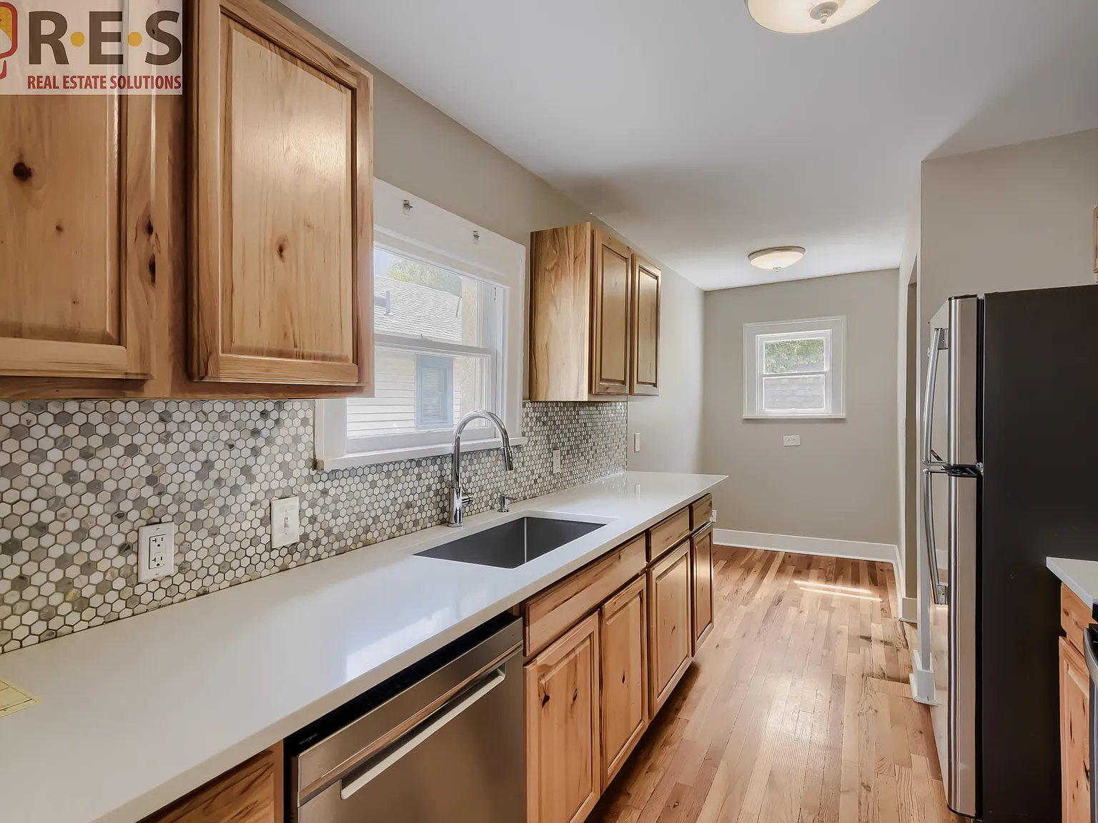 4 bed, 1252 sqft, $2,570 — Photo 4
