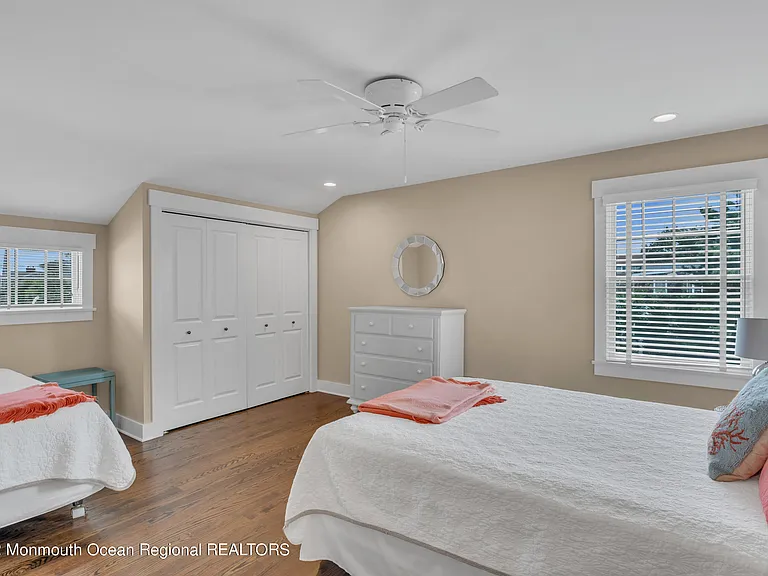 35 Bristol Pl — Photo 17