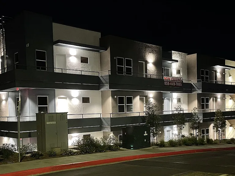 1316 E Grand Ave #201 — Photo 25