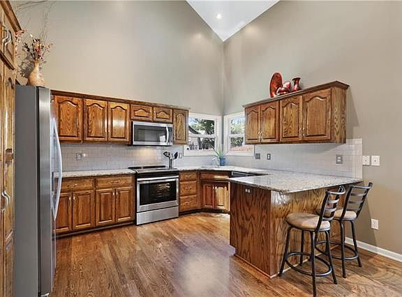 4th image of 8809 N Beaman Ct