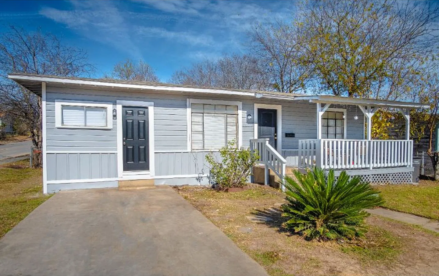 Cozy Remodeled Home Near Downtown — Photo 1