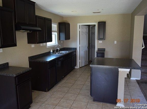 5th image of 8951 Victoria Lk