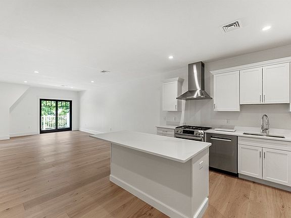 4th image of 134 Court St #4