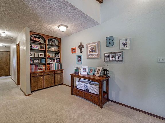 5th image of 2697 Valley View Dr