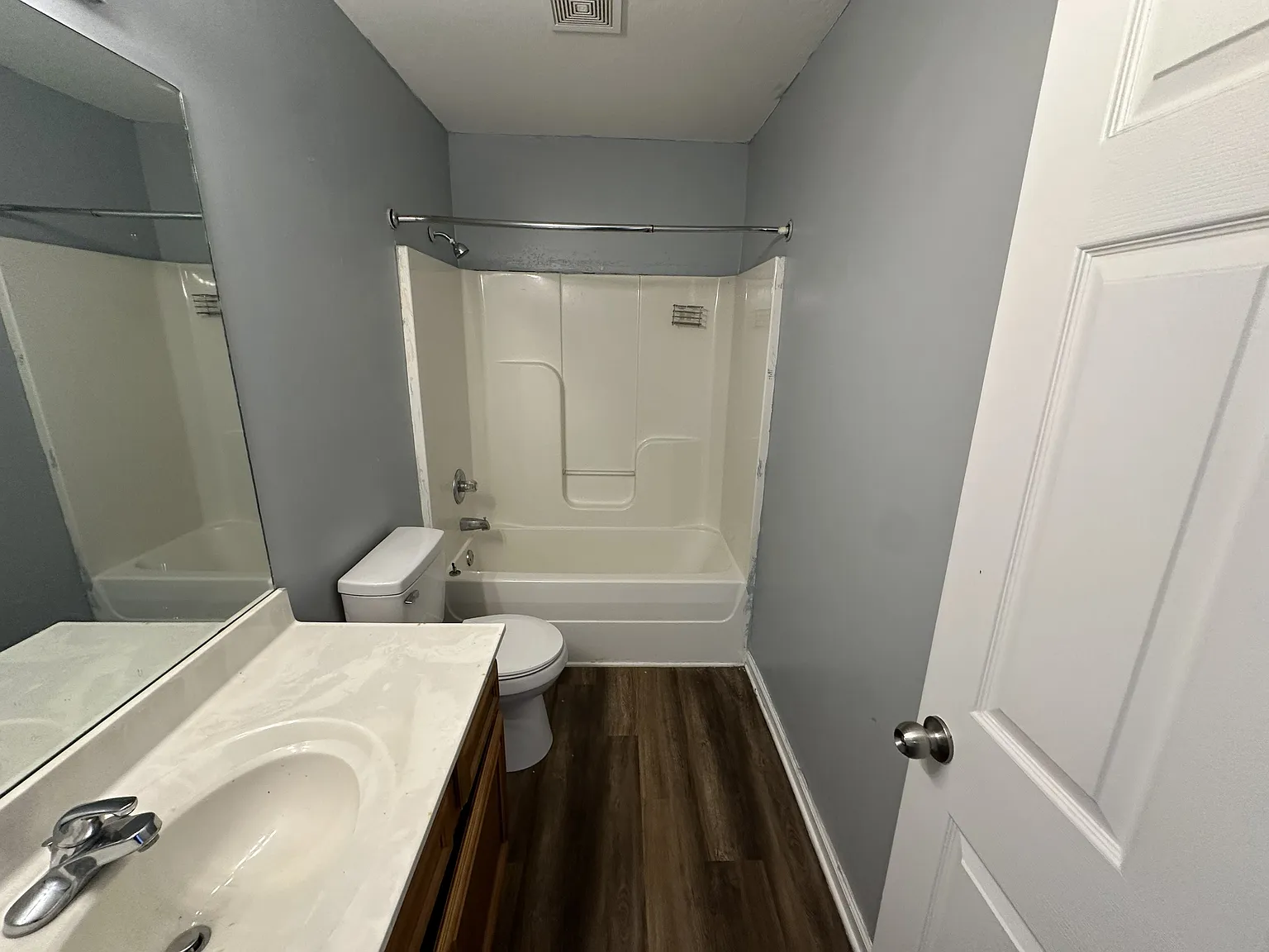 2 bed, 1.5 bath, 900 sqft, $900 — Photo 2
