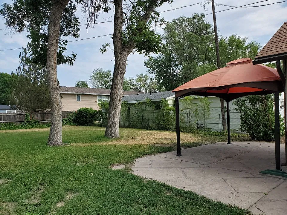 2 bed, 1.0 bath, 900 sqft, $1,495 — Photo 2