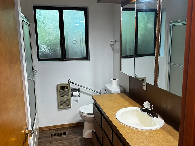 1221 Lewis St #2 — Photo 2