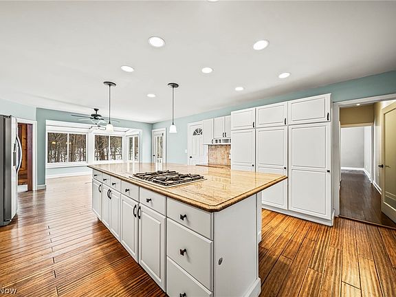 5th image of 2649 Bates Ln