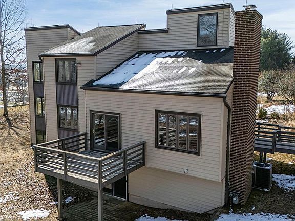 4th image of 1072 Forest Rd