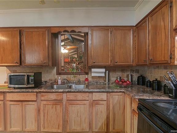 4th image of 717 Pickwick Pl