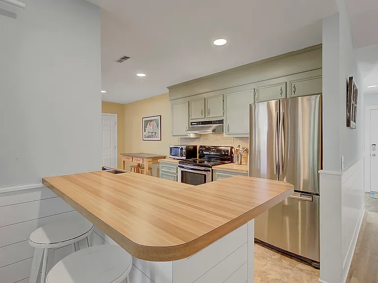 10 Lake Village Ln — Photo 3