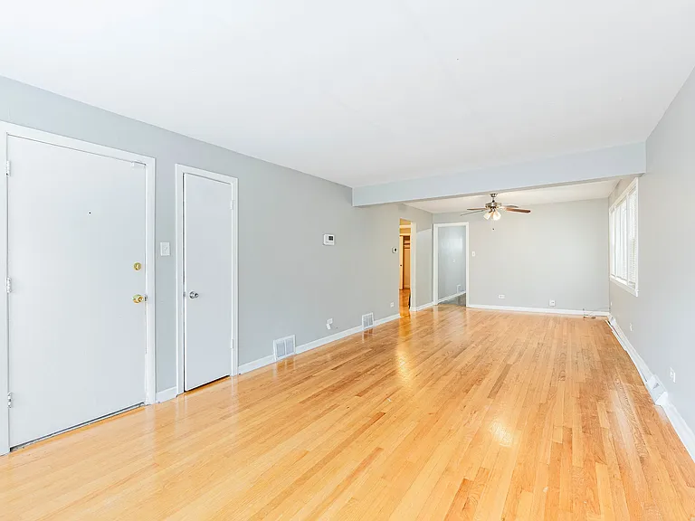 7637 S Essex Ave #2 — Photo 4