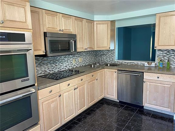 3rd image of 470 Shadywood Dr