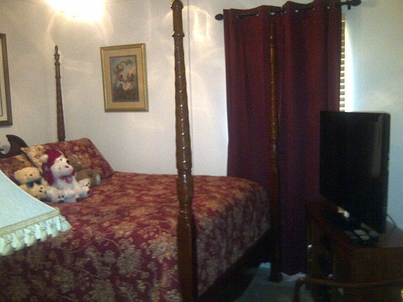 Guest bedroom