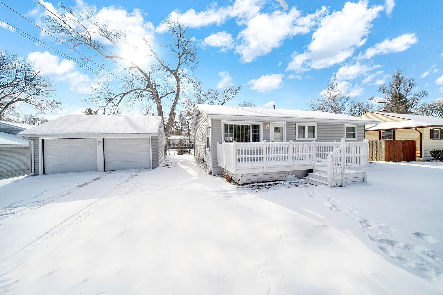 335 Prairie St photo 1