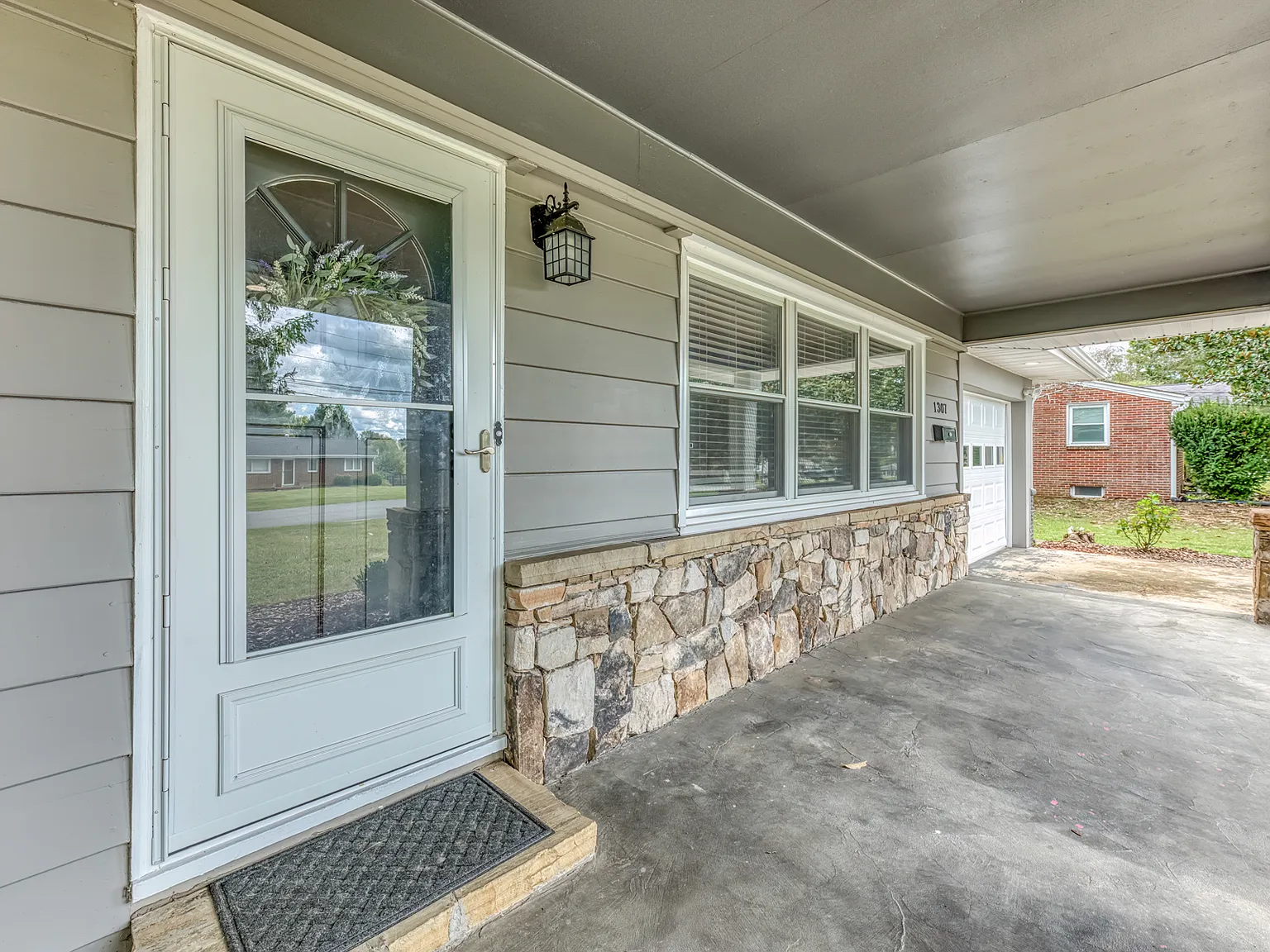 4 bed, 1718 sqft, $2,750 — Photo 3