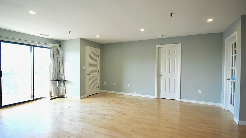 3 bed, 1206 sqft, $3,200 — Photo 2