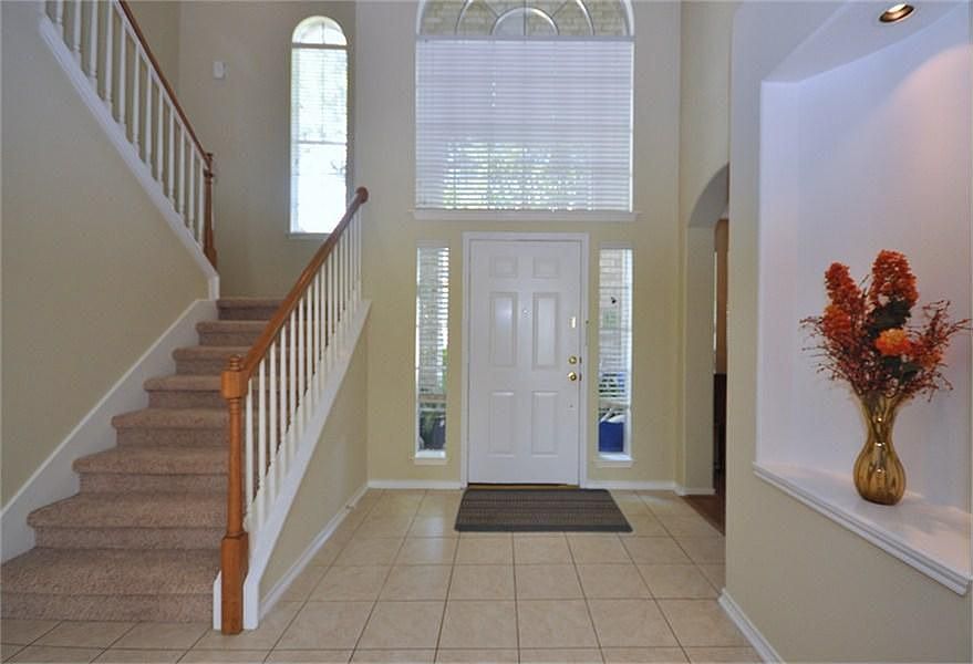 Dramatic 2 Story Entrance