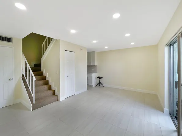 8921 NW 28th Drive #B, Coral Springs, FL 33065