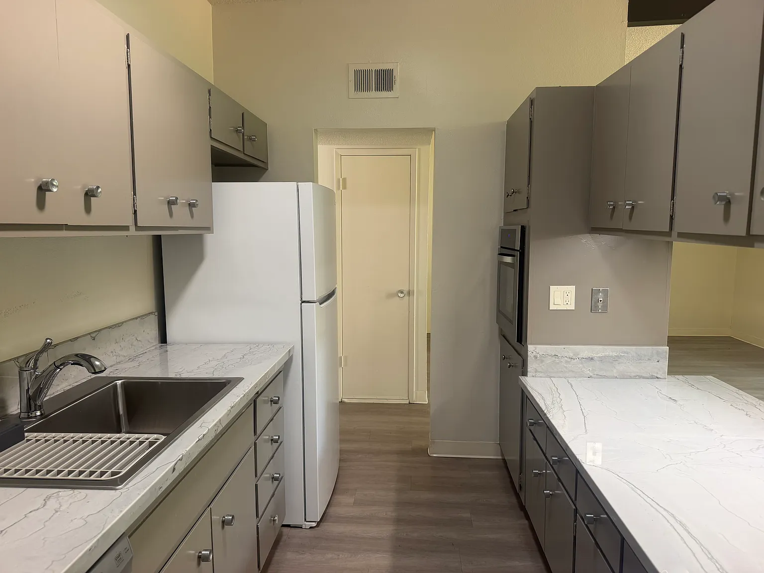 2 bed, 2230 sqft, $2,400 — Photo 3