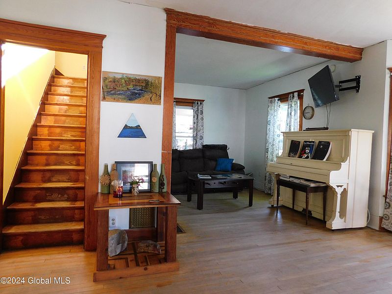 4th image of 14 Marion Avenue