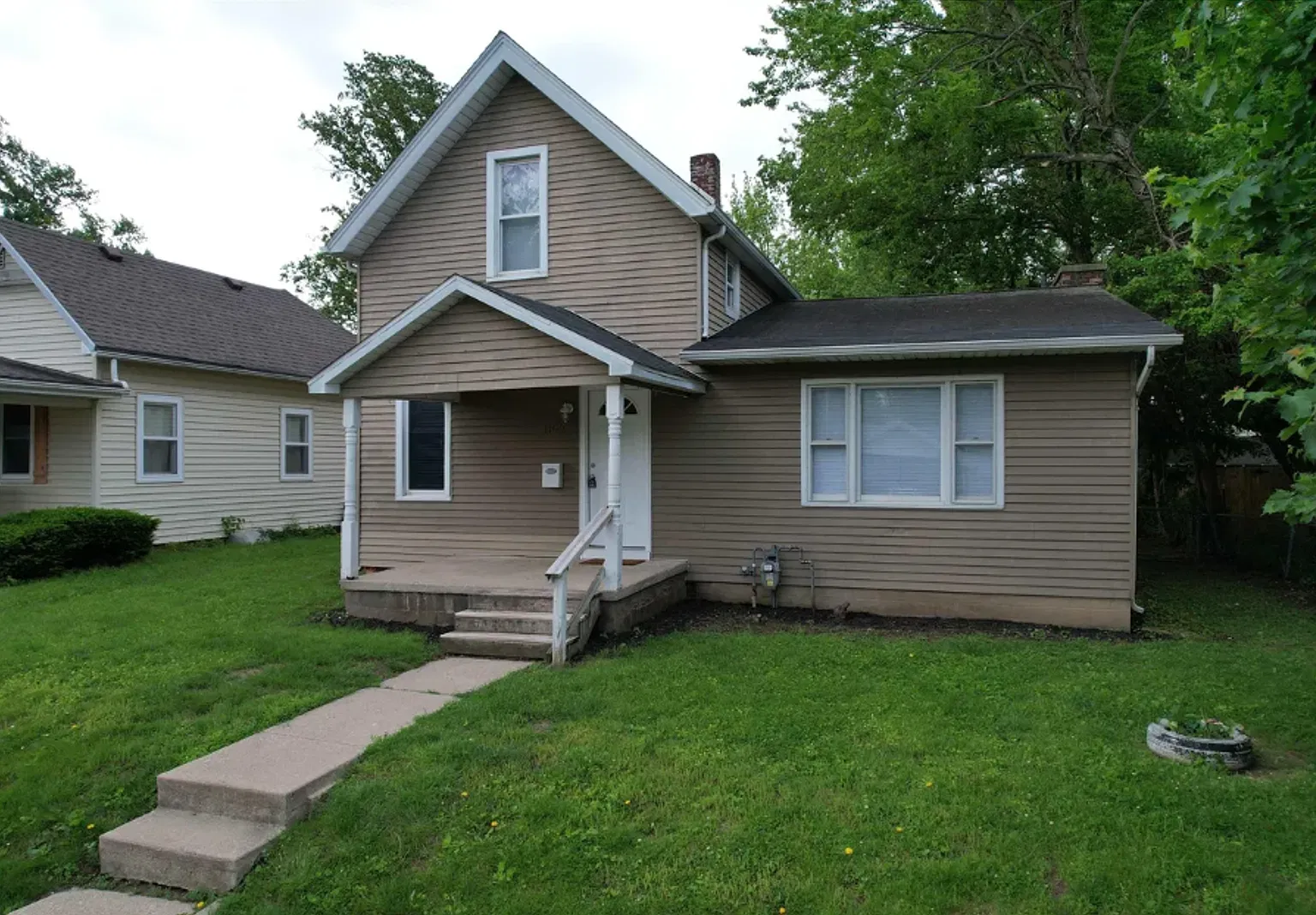 Three Bedroom Renovated Home — Photo 1