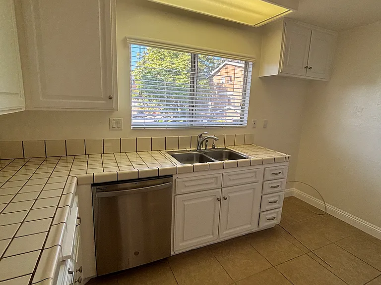 4231 Vista Del Rio Way #4 — Photo 8