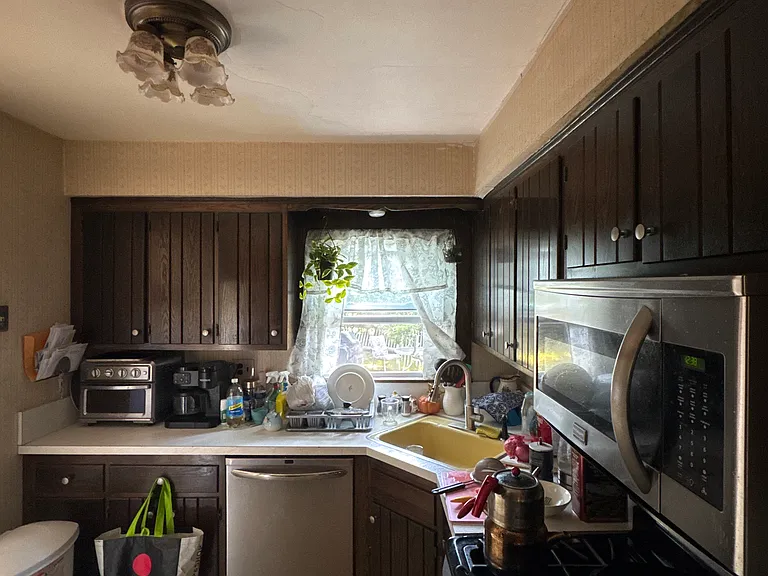 218 Pleasant Ave — Photo 11