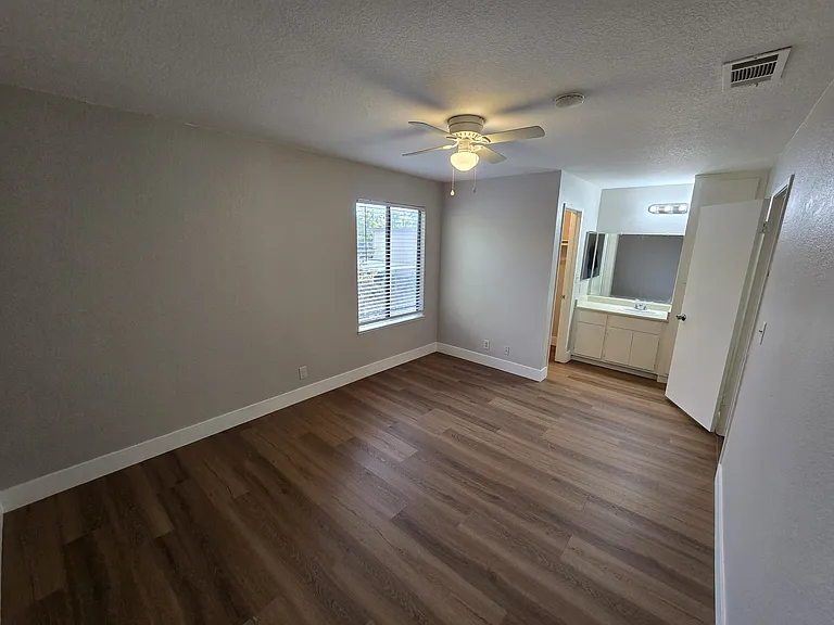 1117 W Swain Rd #18 — Photo 7