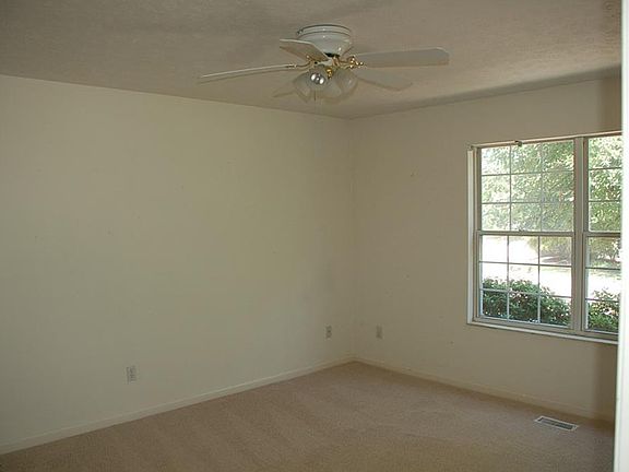 4th image of 678 Quarry Ln #13