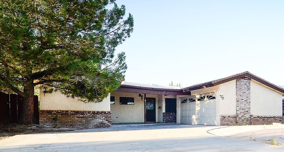 1st image of 1121 W Avenue J15