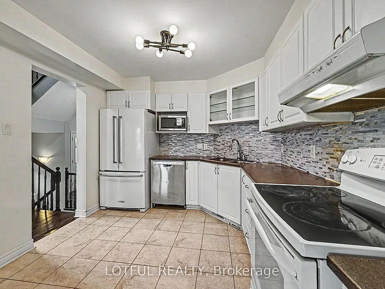 2201 Marble Cres — Photo 10