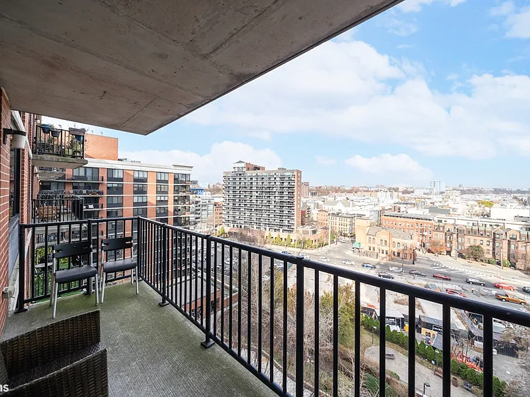 700 Grove St #11R — Photo 8