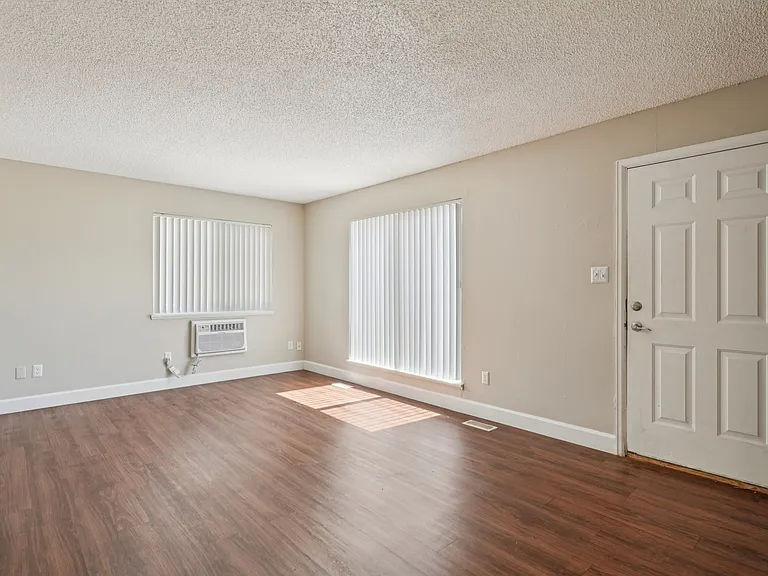 Aspen Townhomes — Photo 2