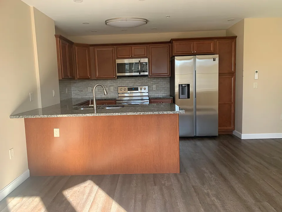 185 Summer St #7