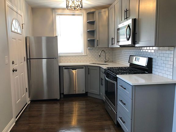 3rd image of 3951 N Hoyne Ave #3