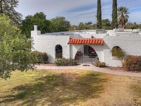 2nd image of 729 W Las Lomitas Rd