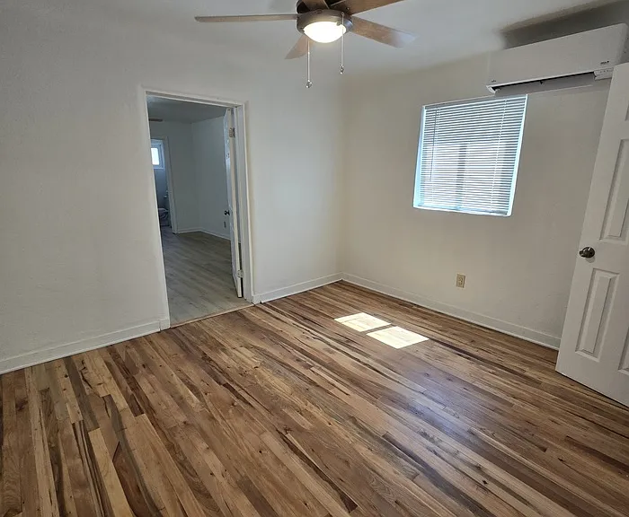 214 Wellesley Dr SE — Photo 13