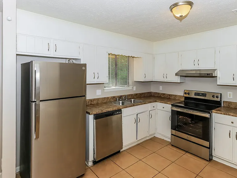 8912 Saddlewood Dr — Photo 6