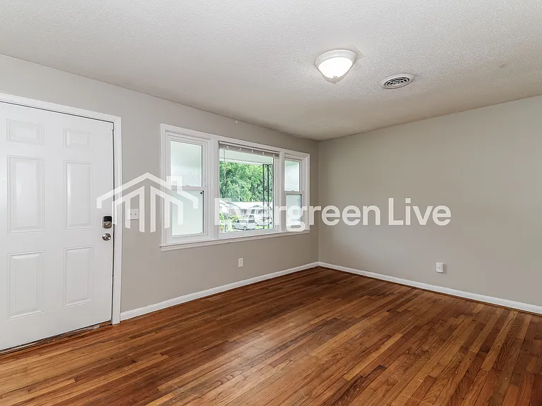 1004 Cane Lake Dr — Photo 2