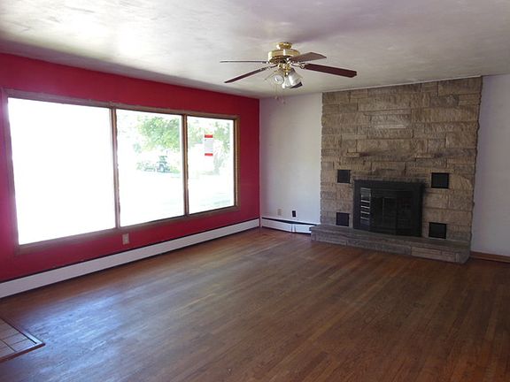 2nd image of 8 N Green St