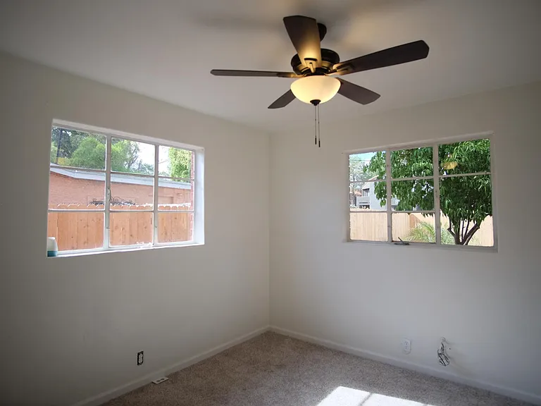 721 E Joan Pl — Photo 14