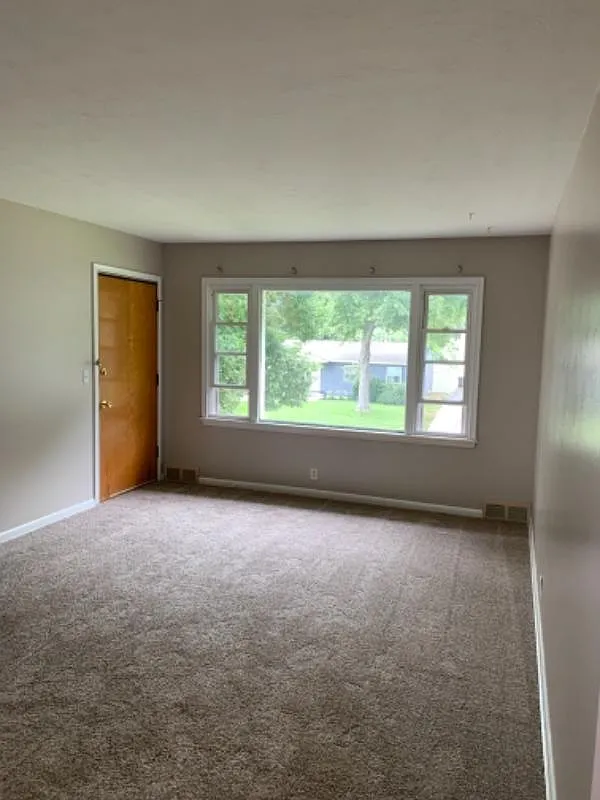 2 bed, 900 sqft, $1,300 — Photo 4