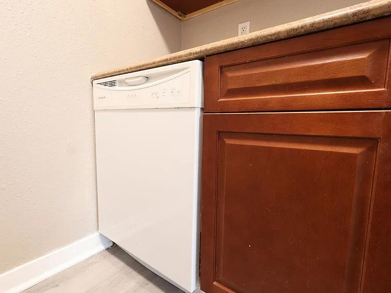 3021 Pestalozzi St #105 — Photo 8