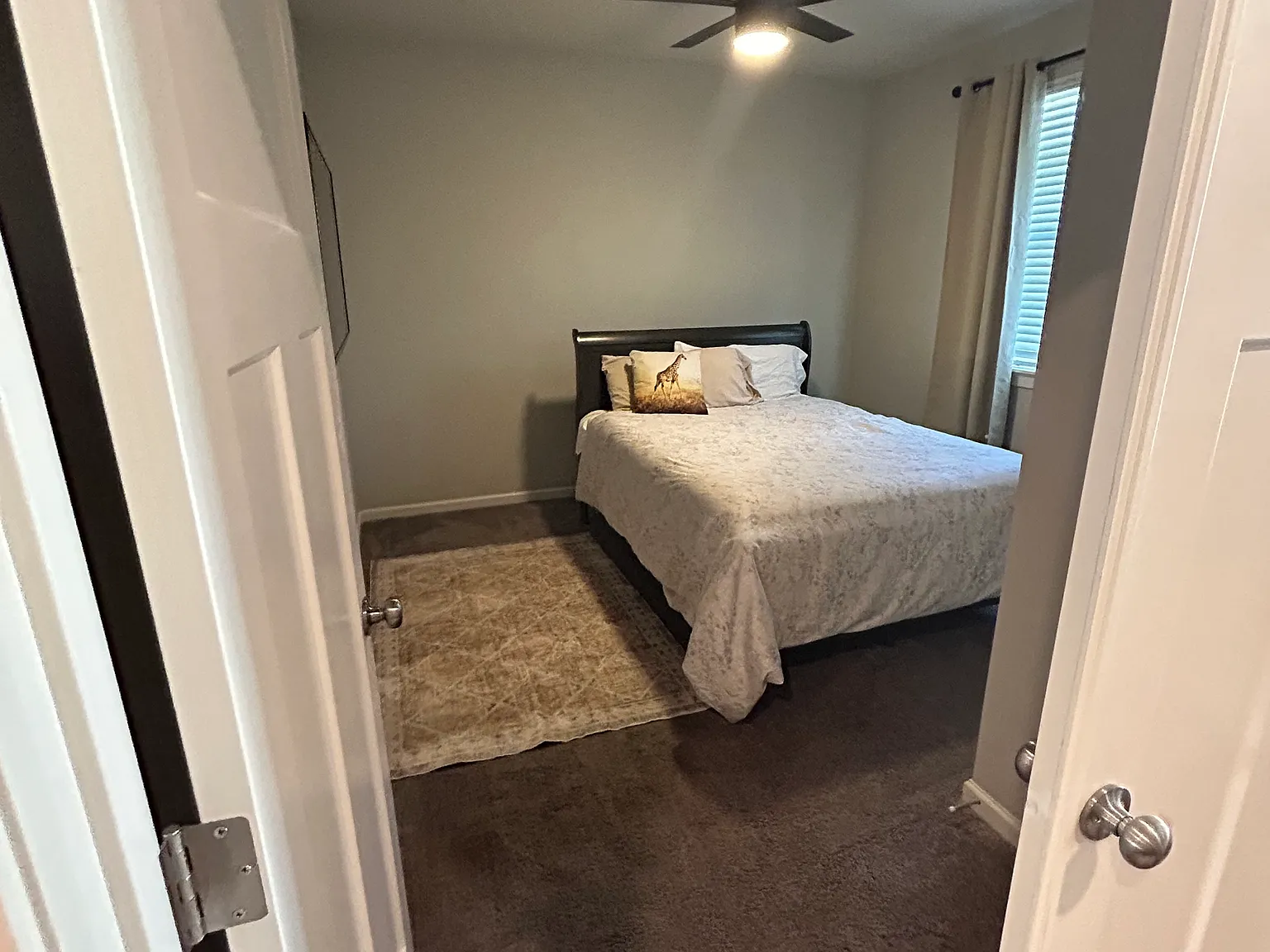 4 bed, 1936 sqft, $2,988 — Photo 4