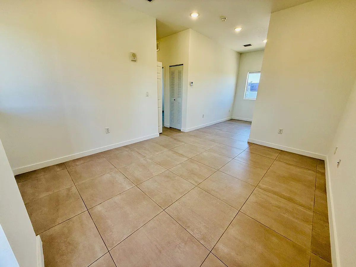 Unit Photo - 1295 W 69th St #308