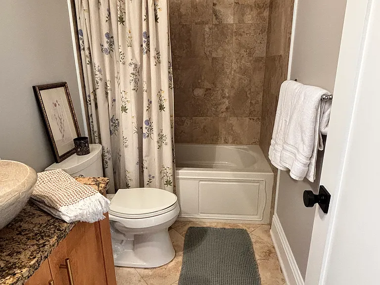 2532 Dauphine Ct E — Photo 11
